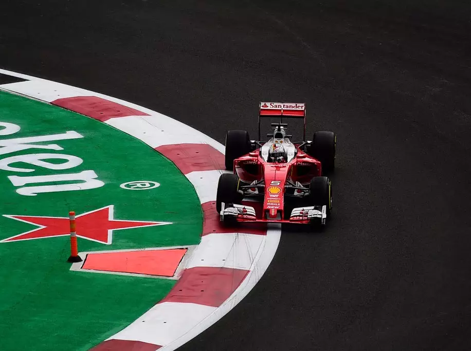 Sebastian Vettel Foto zur News: Ferrari am Freitag: Vettel-Bestzeit nicht die ganze Wahrheit
