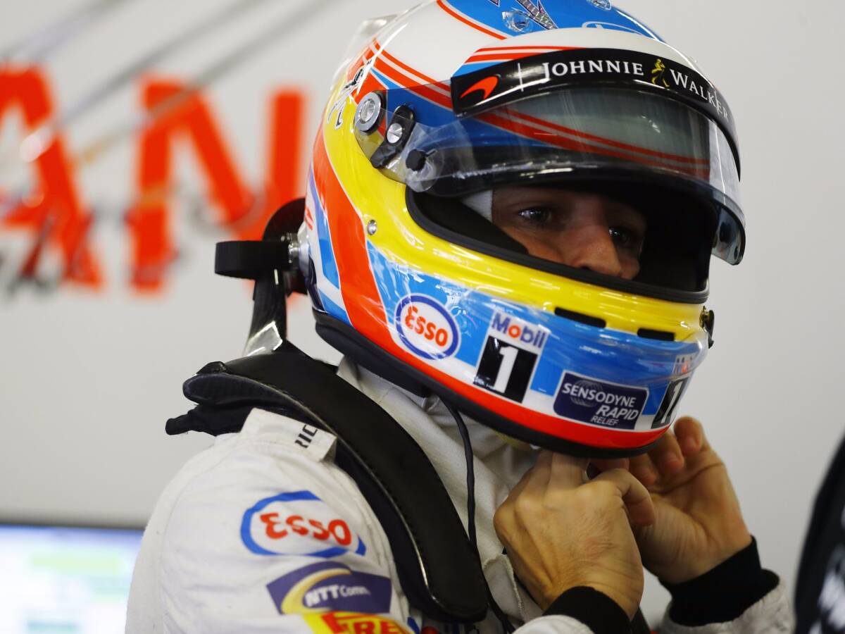 Foto zur News: Alonso: Helm-Hersteller-Wechsel aus "sentimentalen" Gründen