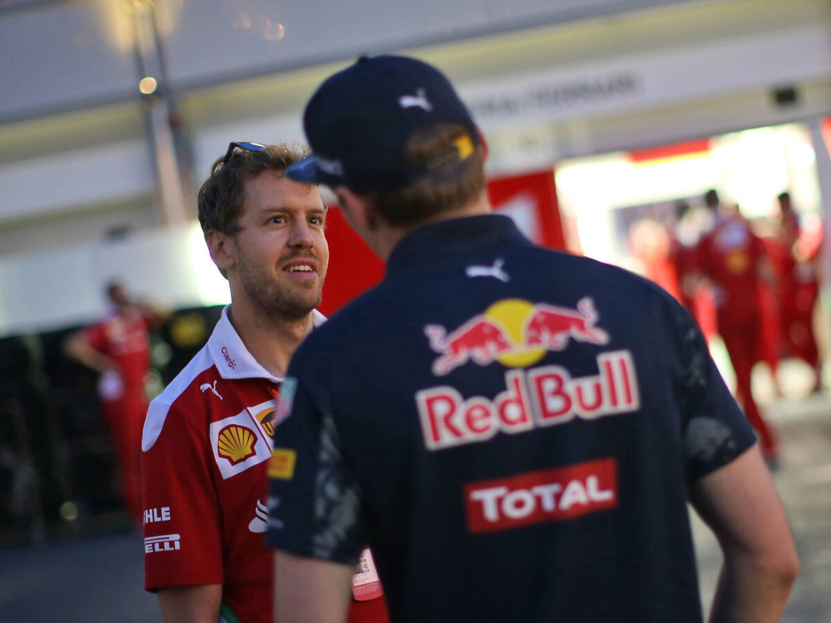 Foto zur News: Vettel greift zum Hörer: Klärendes Telefonat mit Verstappen
