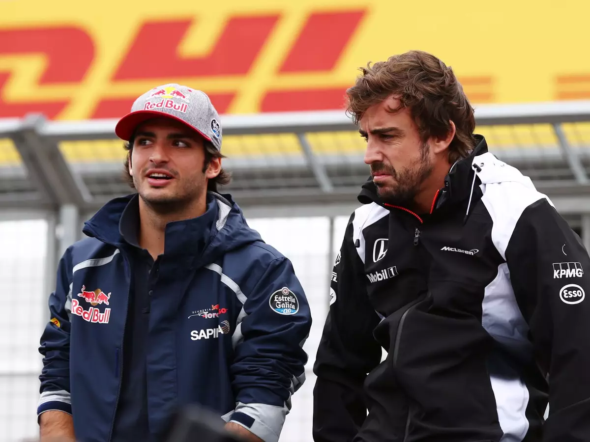 Foto zur News: Carlos Sainz kritisiert Strafe: "Fernando hätte lupfen können"