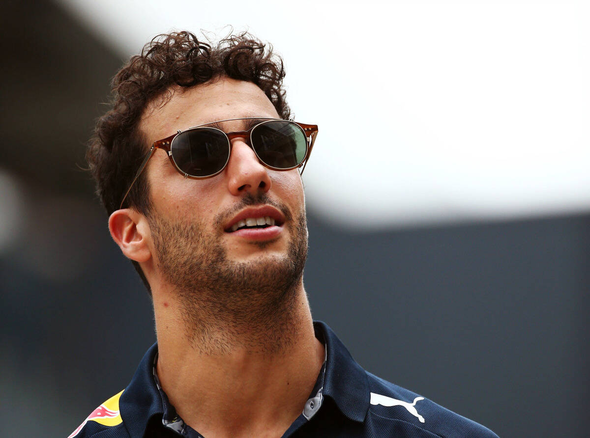 Foto zur News: Mexiko-Strafe: Ferraris endlose Proteste ärgern Ricciardo