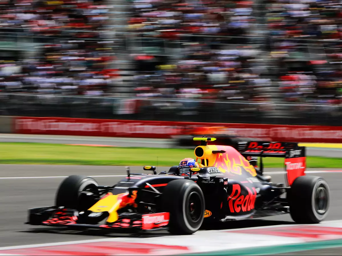 Max Verstappen Foto zur News: Renault-Motor: Komplette Neuentwicklung für 2017