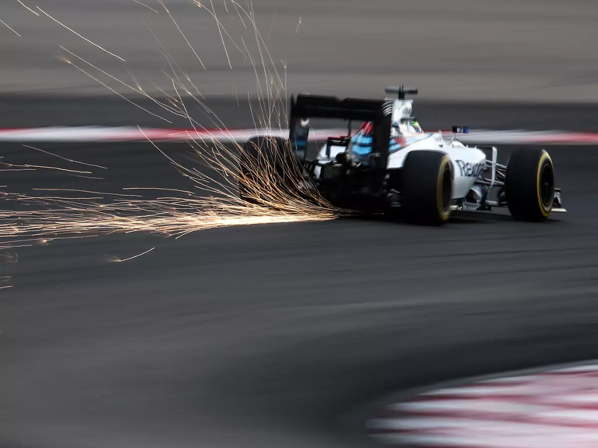 Valtteri Bottas Foto zur News: Pat Symonds: Gibt es 2017 wieder einen Doppeldiffusor-Effekt?