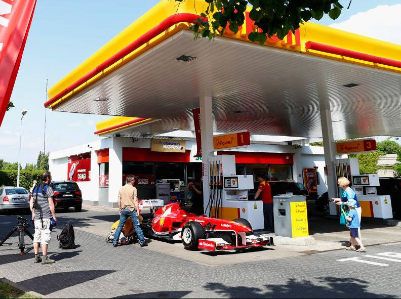 Foto zur News: Formel 1 mit Sprit von der Tankstelle: Stimmt's wirklich?