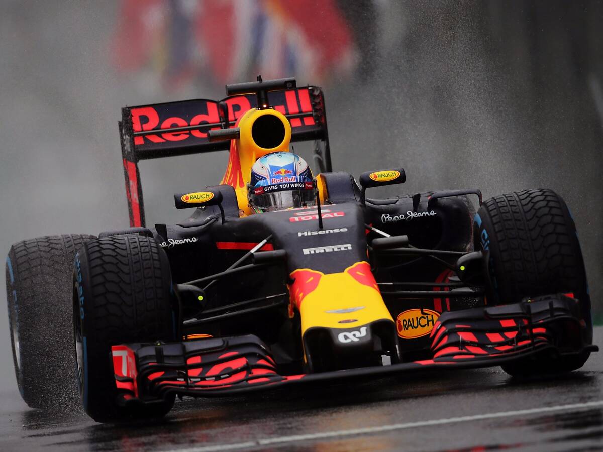 Foto zur News: Ricciardo: Auslöser für Helm-Problem in Brasilien gefunden