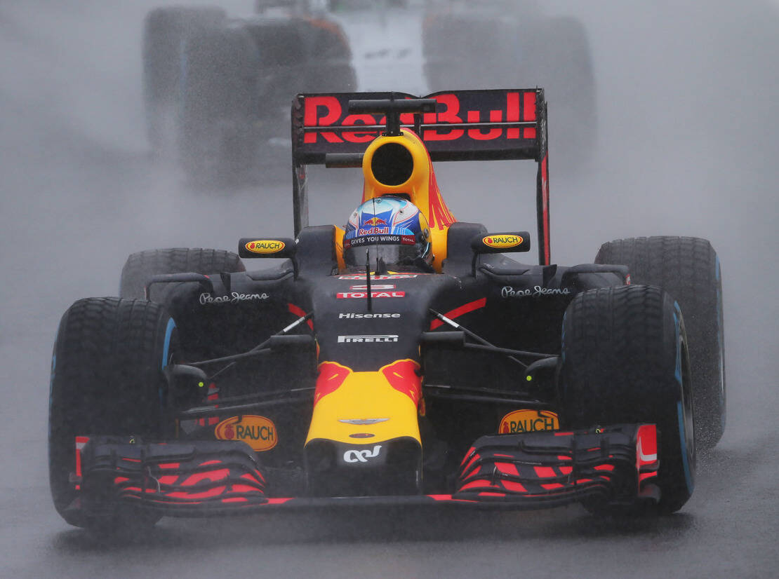 Foto zur News: Brasilien-Panne: Wie Ricciardo Wasser in den Helm bekam