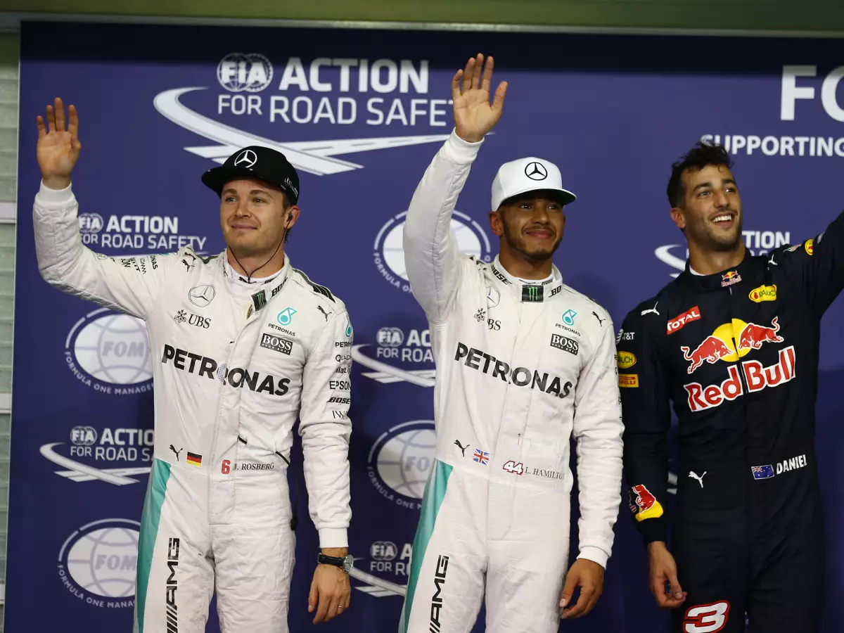 Lewis Hamilton, Nico Rosberg, Daniel Ricciardo Foto zur News: Formel 1 Abu Dhabi 2016: Pole Hamilton, Rosberg auf WM-Kurs