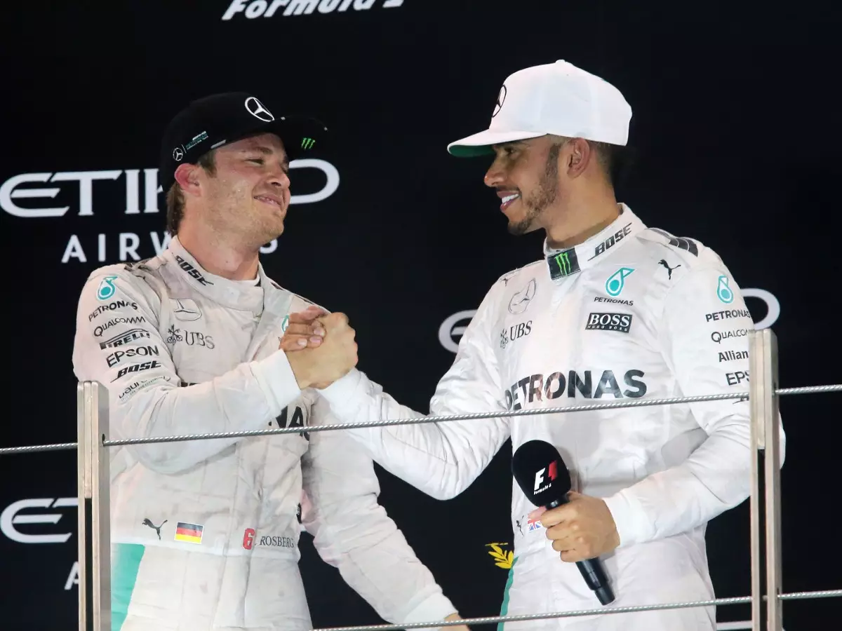 Nico Rosberg, Lewis Hamilton Foto zur News: Rosberg über Hamiltons Bummelaktion: "Kann es verstehen"
