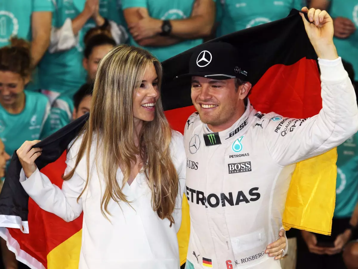 Foto zur News: Via Facebook ausgemacht: Rosberg kommt nach Wiesbaden