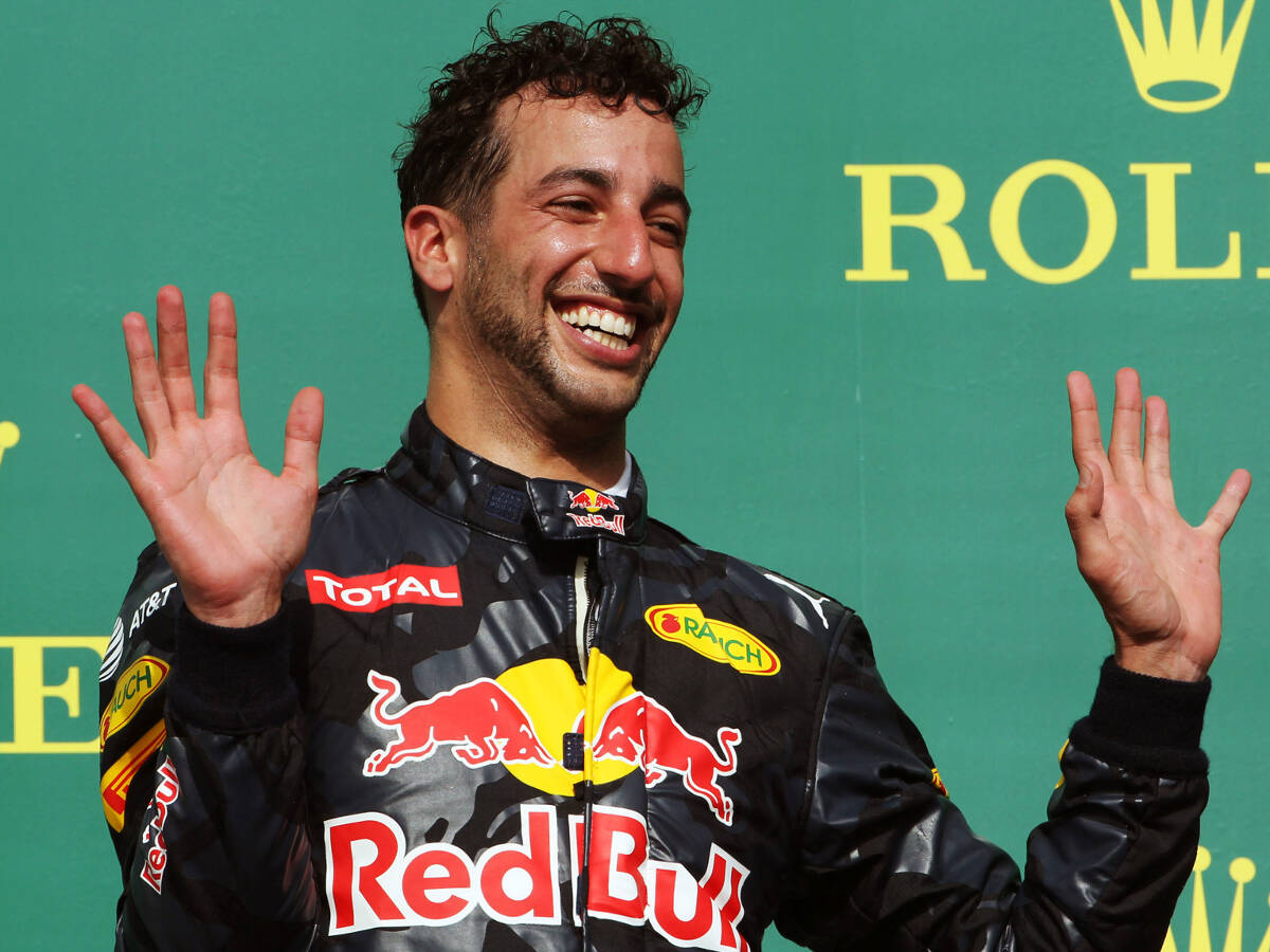Foto zur News: Ricciardo: 2016 hat sich Renault an die Versprechen gehalten