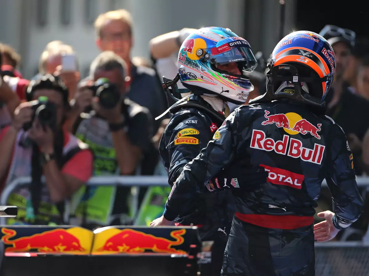 Daniel Ricciardo, Max Verstappen Foto zur News: Marko lobpreist Verstappen: "Lichtjahre entfernt von normal"