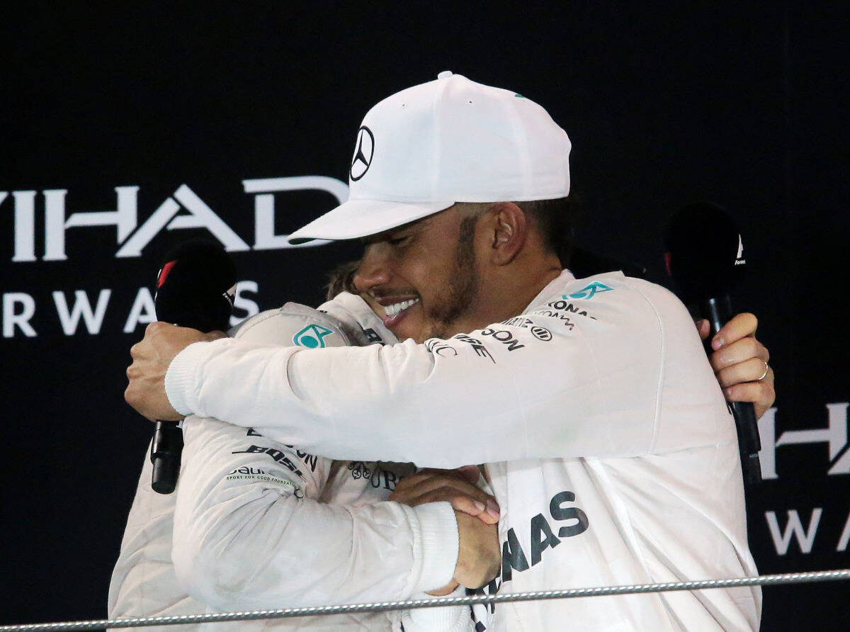 Foto zur News: Lewis Hamilton stichelt: Nico Rosbergs Rücktritt feige?