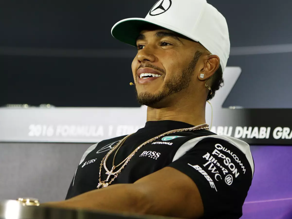 Lewis Hamilton Foto zur News: Neuer Mercedes-Fahrer: Hamilton pocht auf Vertragsklausel