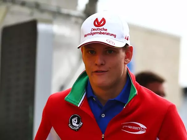 Foto zur News: Mercedes beobachtet Fortschritte von Mick Schumacher