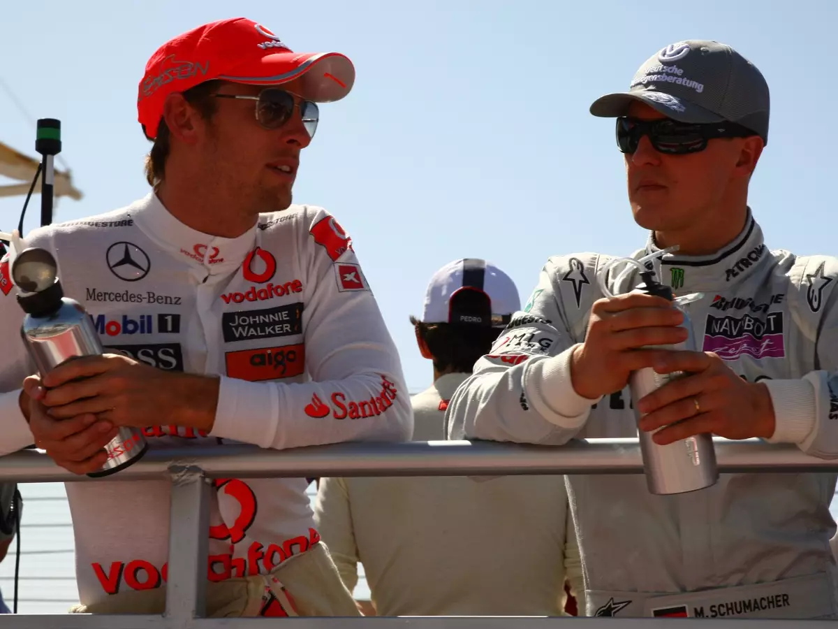 Jenson Button, Michael Schumacher Foto zur News: "Schumi"-Comeback 2010: Alles hätte anders kommen können