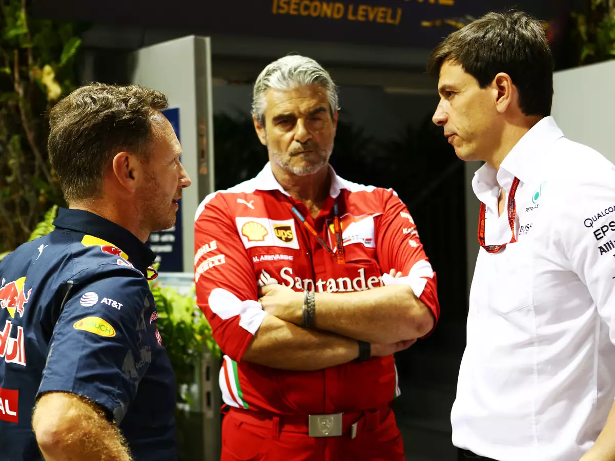 Christian Horner, Maurizio Arrivabene, Toto Wolff Foto zur News: Brawn droht Topteams: Schluss mit Boni und Strategiegruppe?