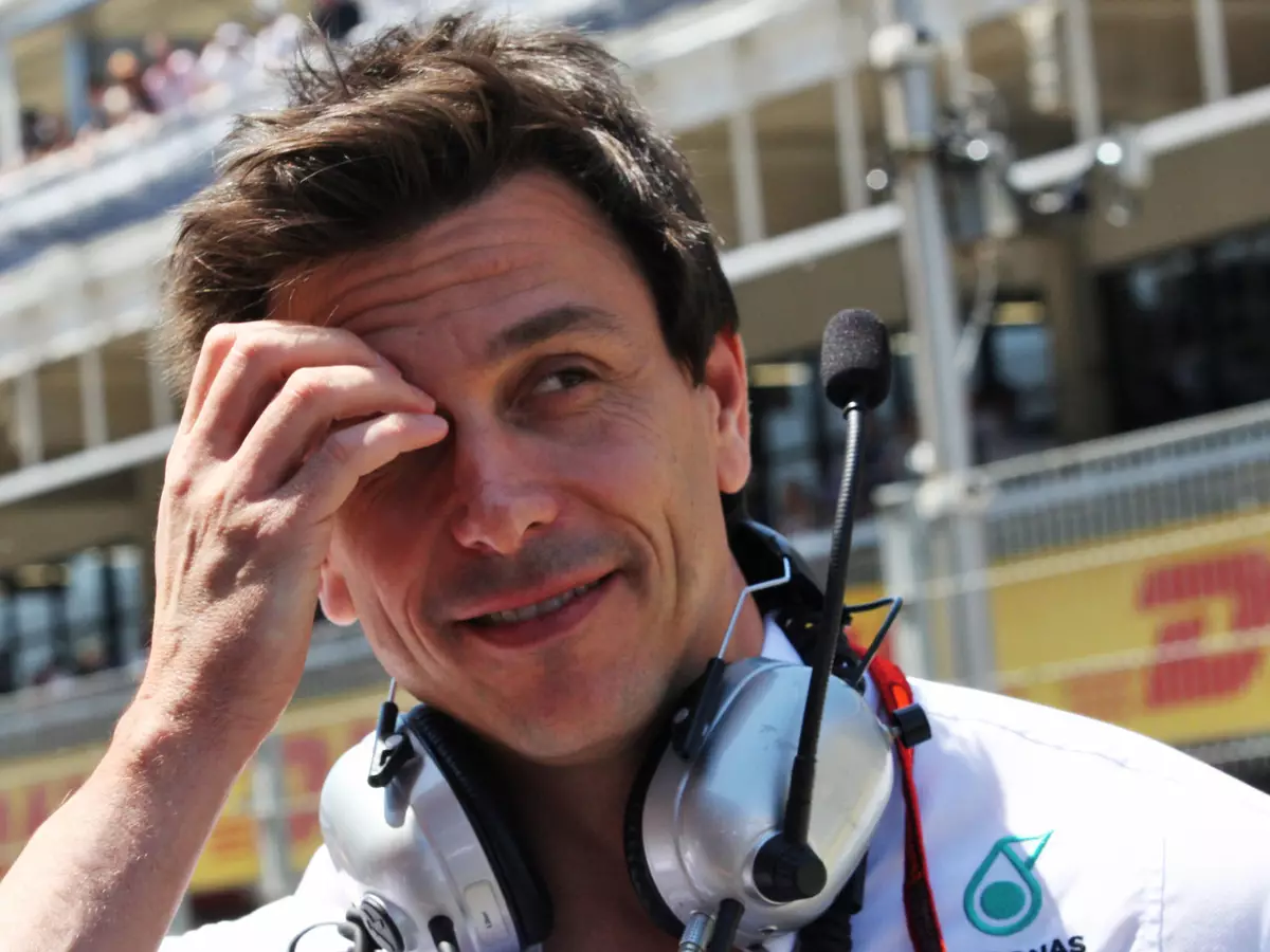 Foto zur News: Tollpatsch Toto Wolff: Kurioser Tennis-Unfall als gutes Omen?