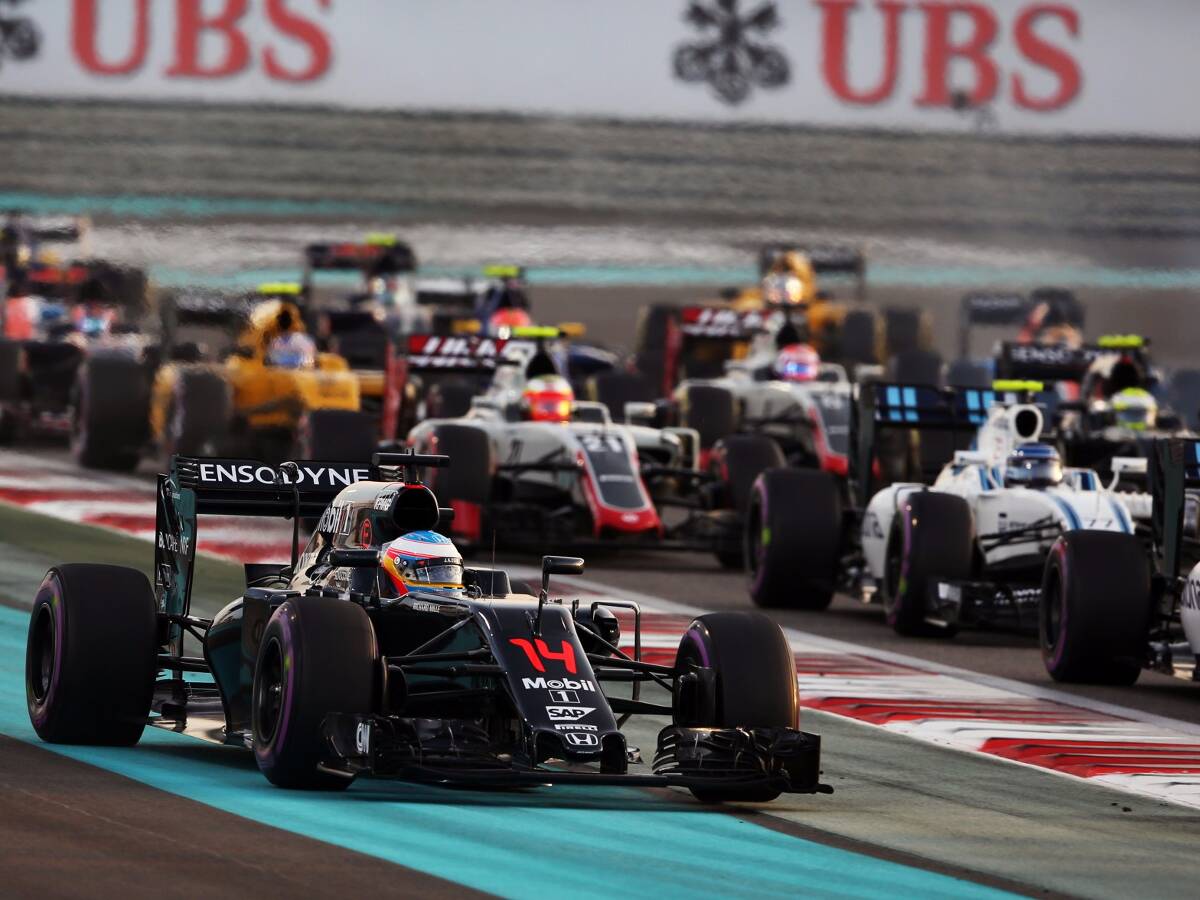 Foto zur News: McLaren-Boss Zak Brown: "Werden 2017 nicht gewinnen"