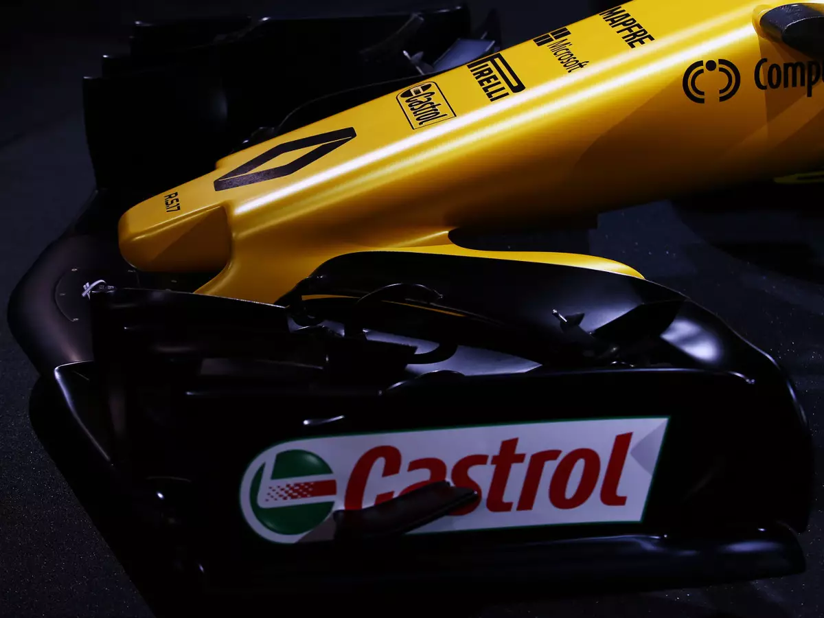 Nase des Renault R.S.17 Foto zur News: Formel-1-Technik 2017: Raffinessen des Renault R.S.17