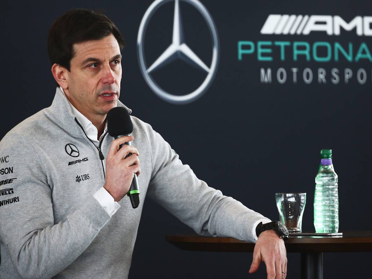 Foto zur News: Öl im Benzin: Mercedes wehrt sich gegen Red-Bull-Vorwurf
