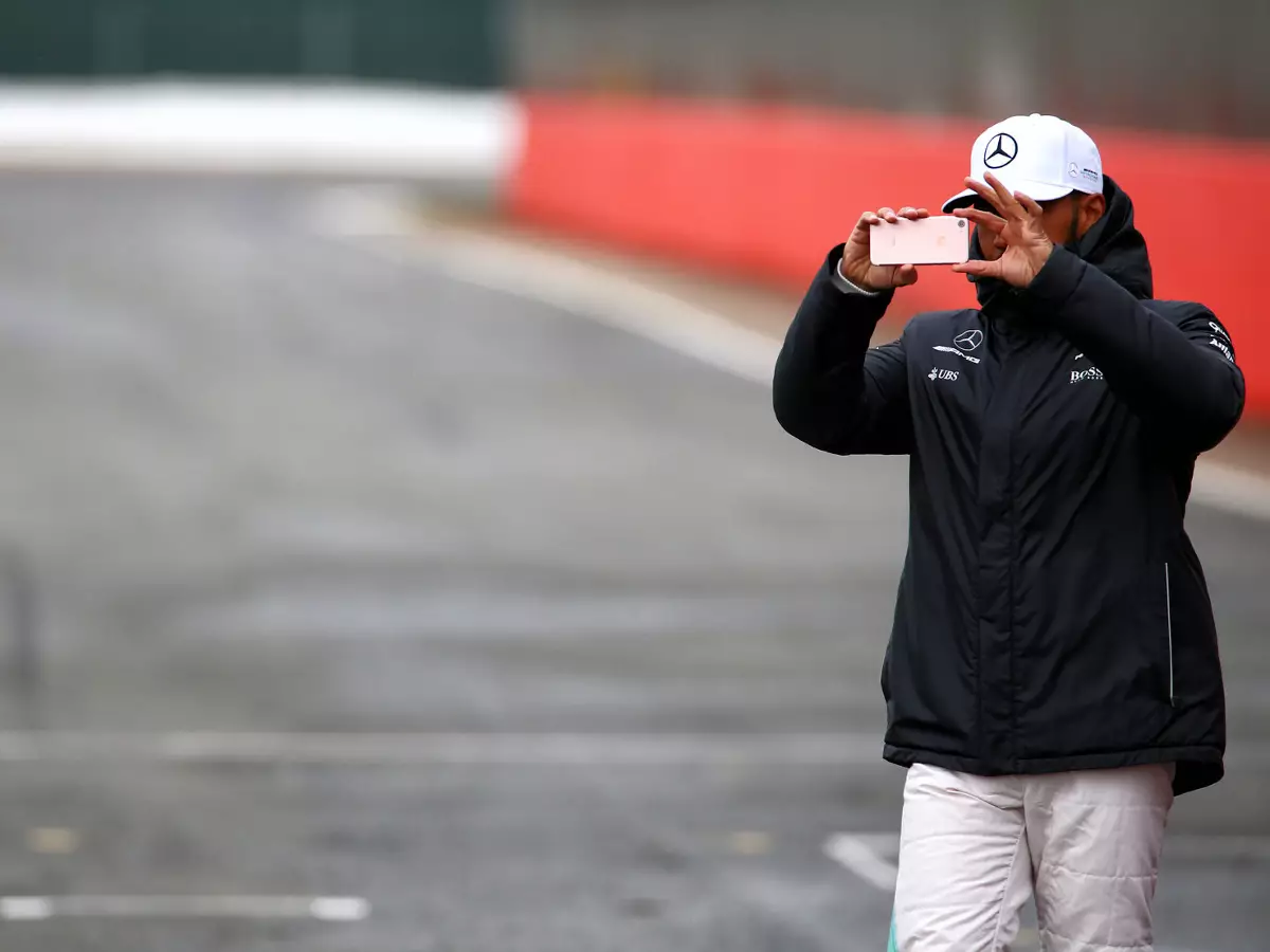 Lewis Hamilton Foto zur News: Social-Media-Experte Hamilton: Formel 1 muss online wachsen