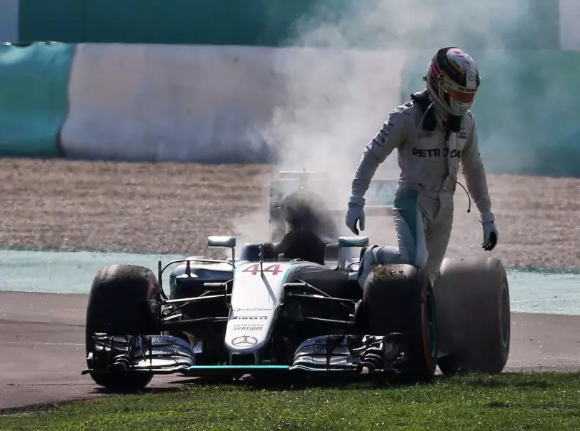 Foto zur News: Malaysia-Motorschaden: Mercedes tauschte 60 Pfennigteile