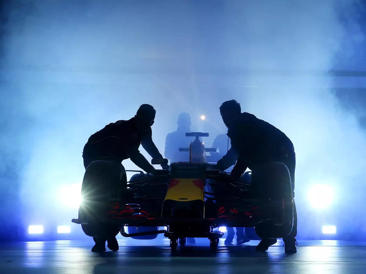 Foto zur News: Formel 1 2018: Red Bull präsentiert überraschend früh