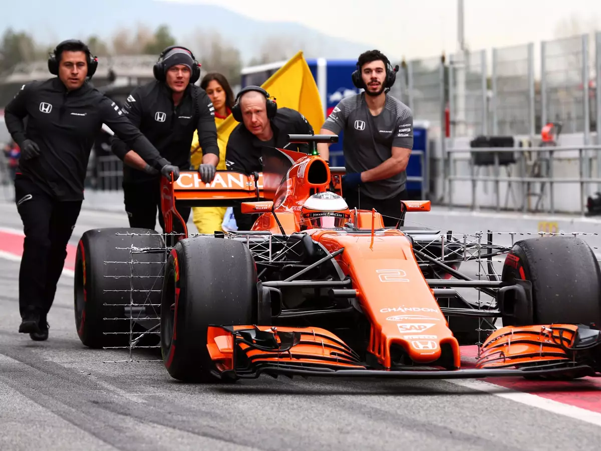 Foto zur News: Honda-Pannenserie: Auch Vandoorne schafft wenig Kilometer