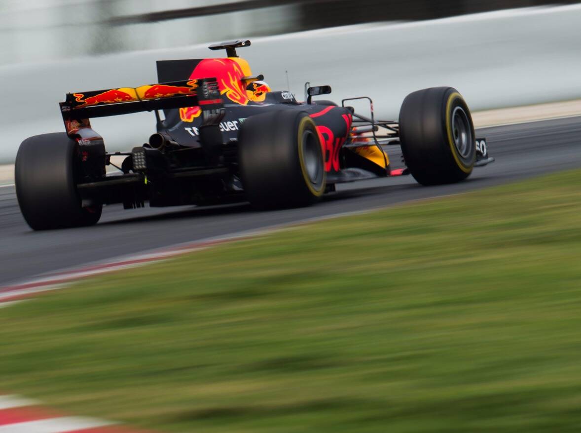 Foto zur News: Red Bull bremst: Erst "zu Saisonmitte" auf Mercedes-Niveau