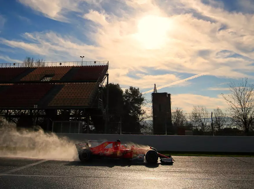 Foto zur News: Formel-1-Tests 2017: Mercedes vermeldet ersten Defekt