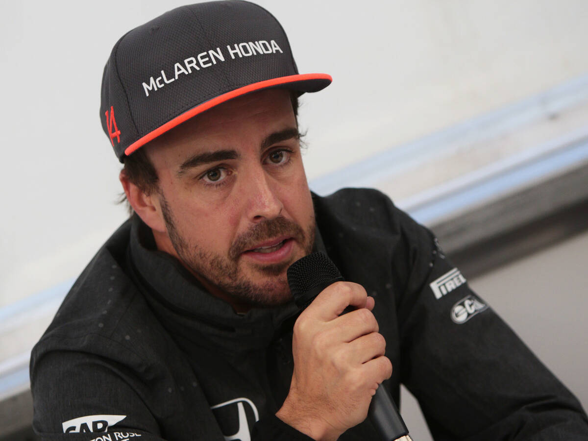 Foto zur News: Nach Testproblemen: McLaren lobt geduldigen Alonso