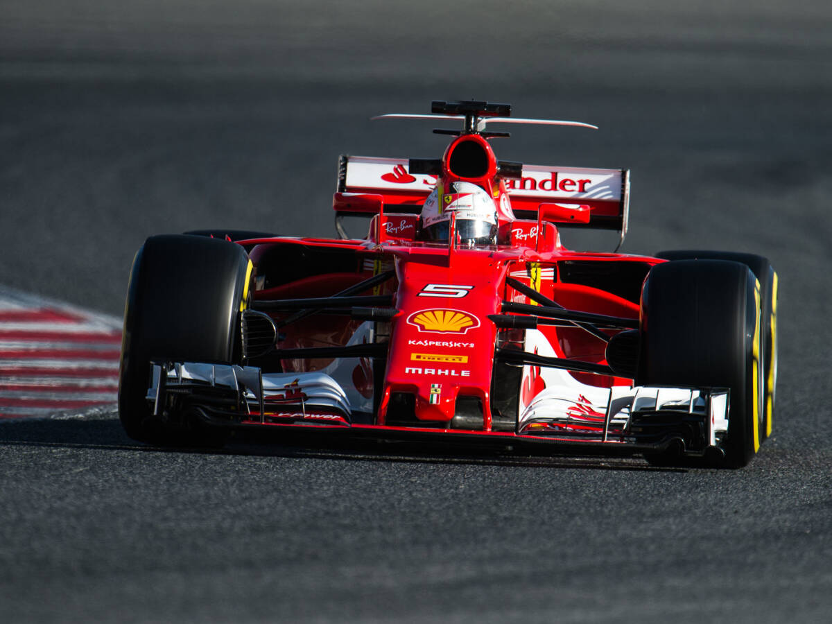Foto zur News: Formel-1-Tests 2017: Ferrari deutet Wahnsinnstempo an