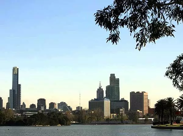 Foto zur News: Melbourne: Im Park dröhnen endlich wieder die Motoren