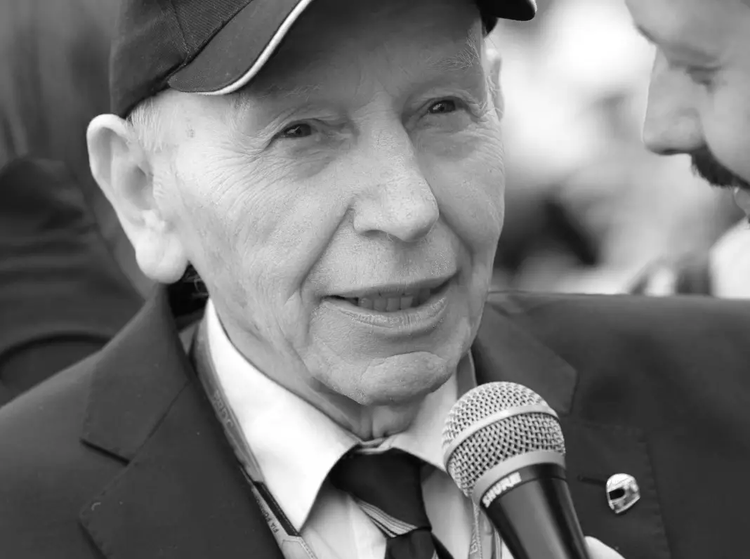 Foto zur News: "Wahrlich eine Legende": Die Formel 1 trauert um John Surtees