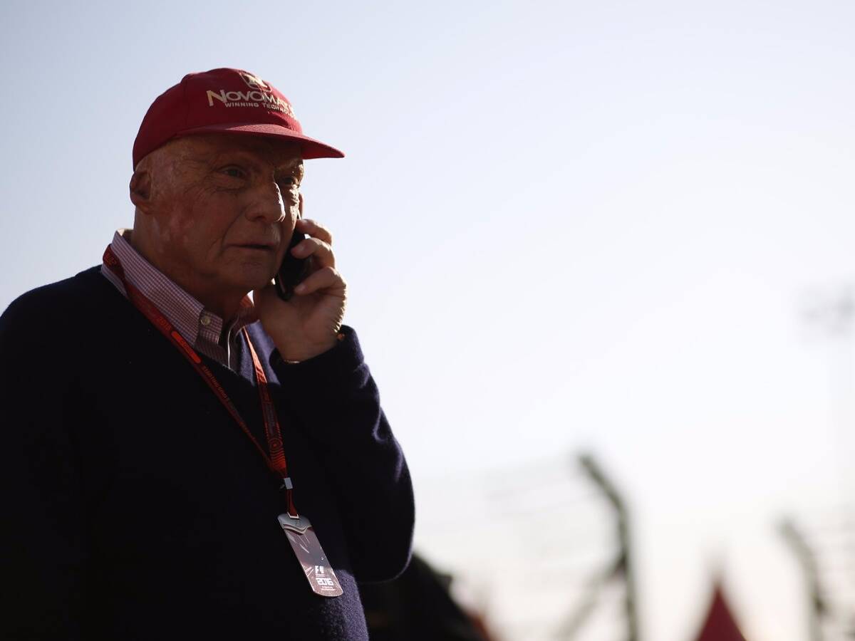 Foto zur News: Niki Lauda: "Bitte twittert nicht, wenn ihr aufs Klo geht"