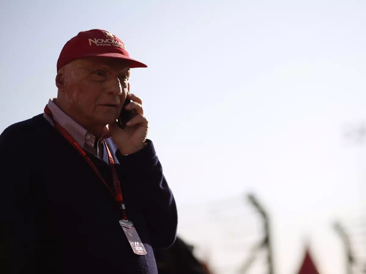 Foto zur News: Niki Lauda: "Bitte twittert nicht, wenn ihr aufs Klo geht"