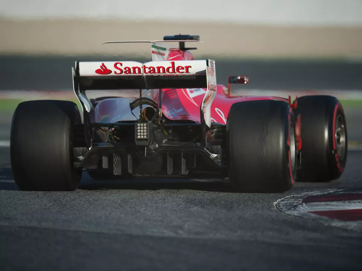 Sebastian Vettel Foto zur News: Neue Regeln: Wird Spritsparen wieder zum Thema?