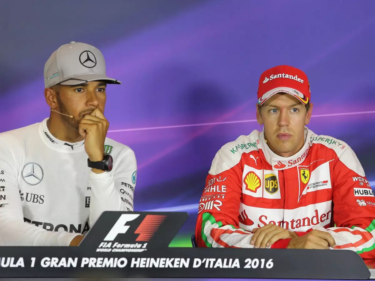 Lewis Hamilton, Sebastian Vettel Foto zur News: Mark Webber glaubt: Hamilton könnte Vettel-Nachfolger werden