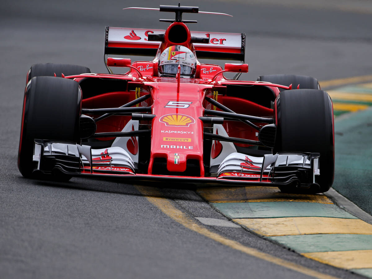 Foto zur News: Formel 1 Melbourne 2017: Vettel rückt Mercedes auf die Pelle