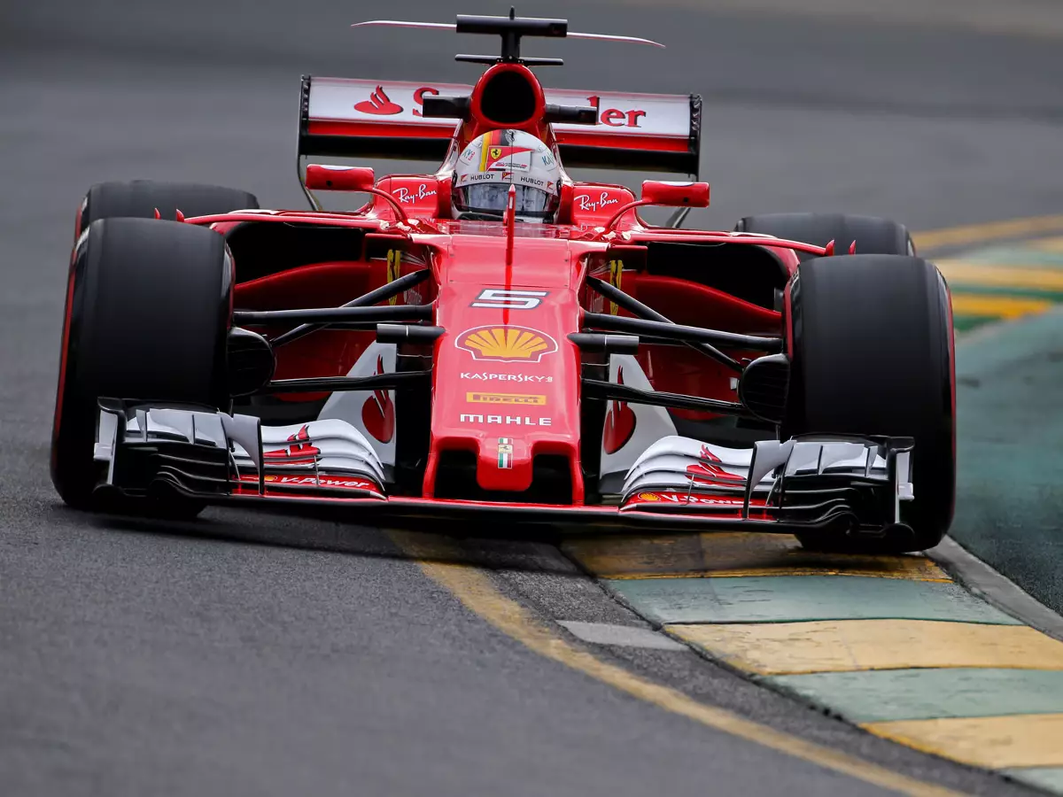 Foto zur News: Formel 1 Melbourne 2017: Vettel rückt Mercedes auf die Pelle