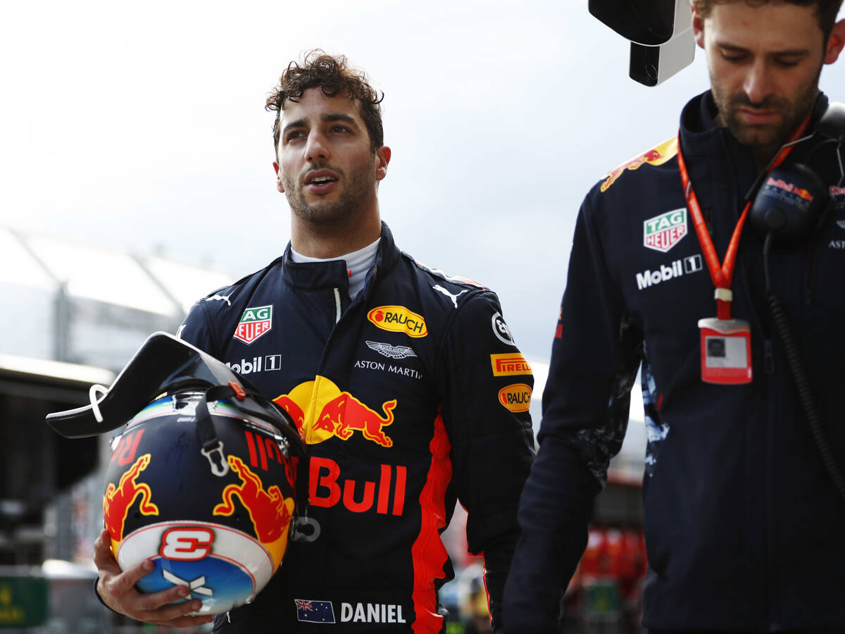Foto zur News: Red Bull abgeschlagen: Ricciardo "überrascht" von Crash