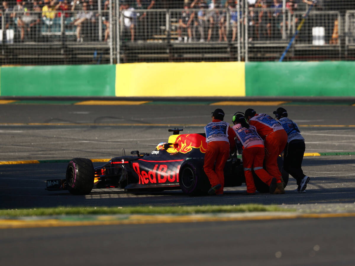 Foto zur News: "Nicht Daniels Tag": Ricciardo kommt nur 25 Runden weit