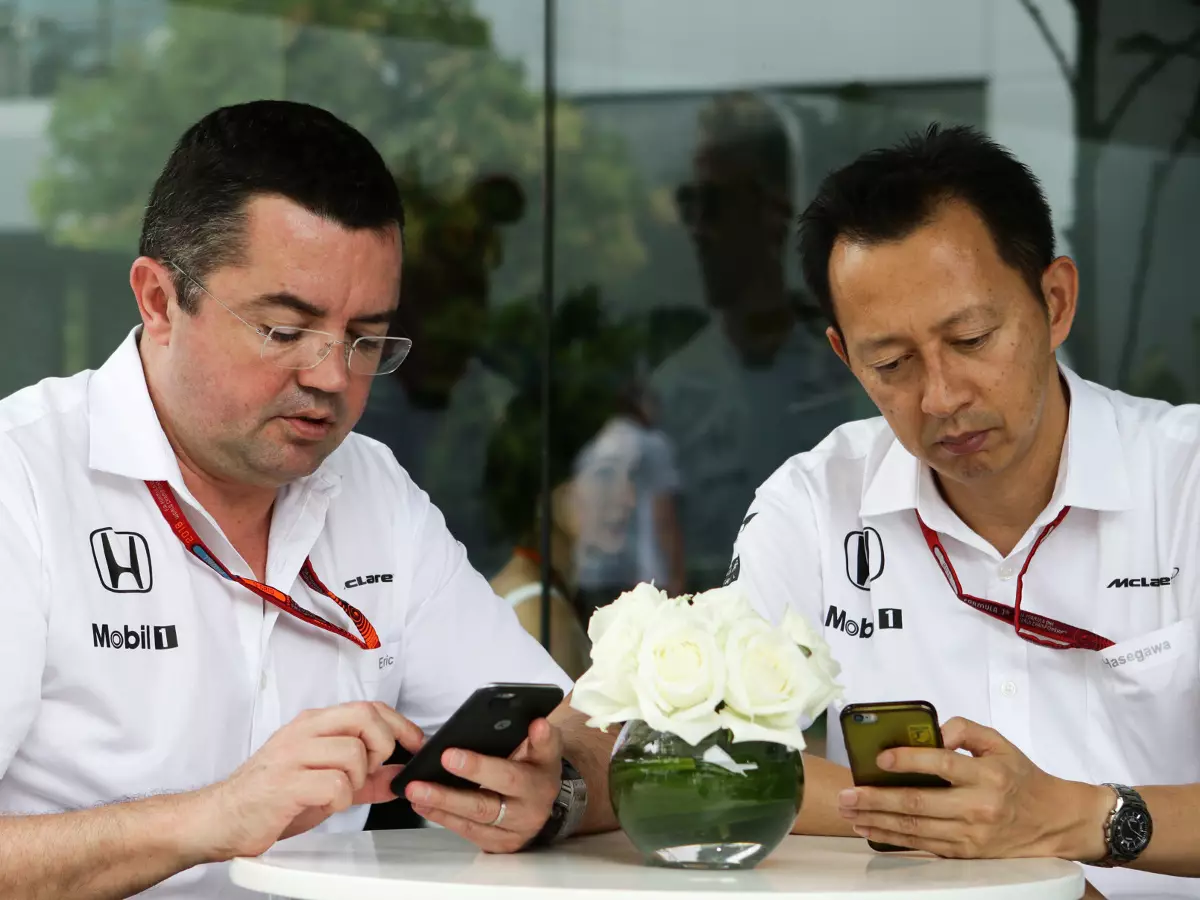 Eric Boullier und Yusuke Hasegawa Foto zur News: McLaren, Honda, Sauber #AND# Mercedes: Was ist da im Busch?
