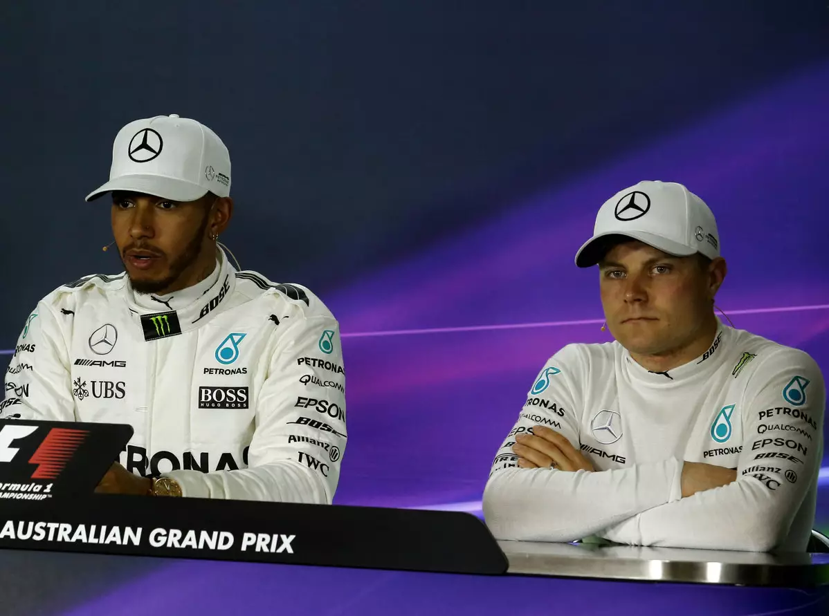 Foto zur News: Valtteri Bottas lobt Zusammenarbeit mit Lewis Hamilton