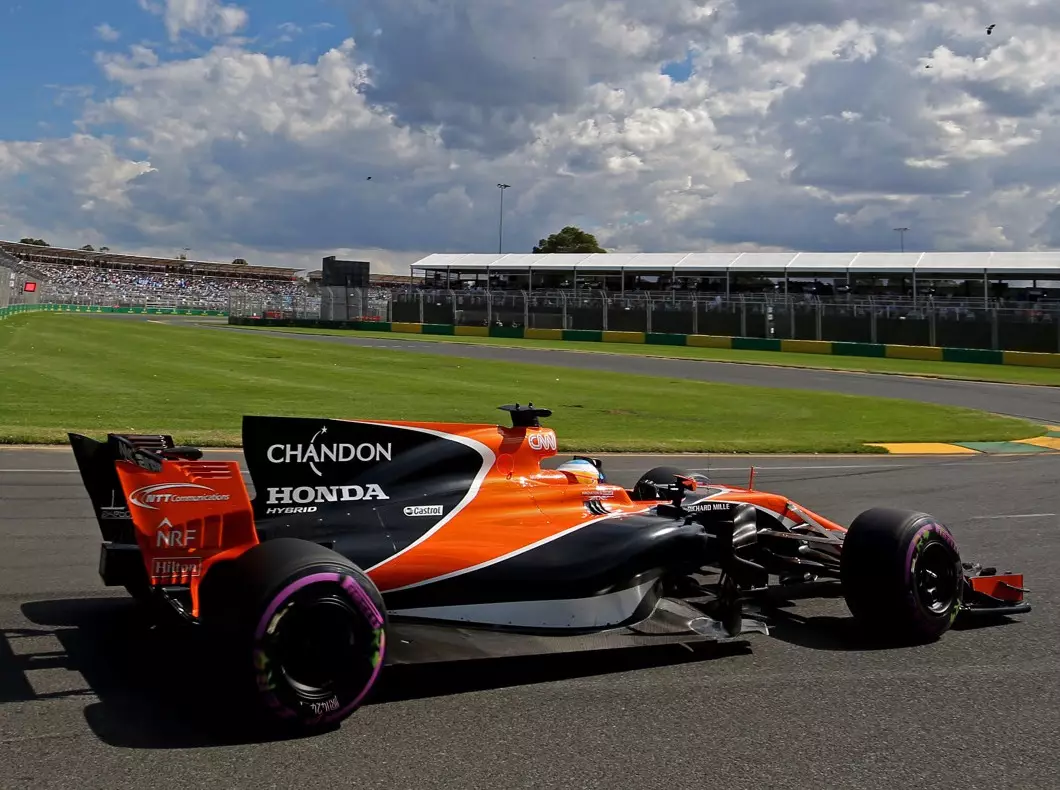 Fernando Alonso Foto zur News: Formel-1-Motoren 2018: Kommt eine neue "Honda-Regel"?