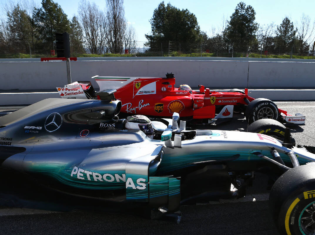 Foto zur News: Mercedes-Piloten räumen ein: Unterschied zu Ferrari "minimal"