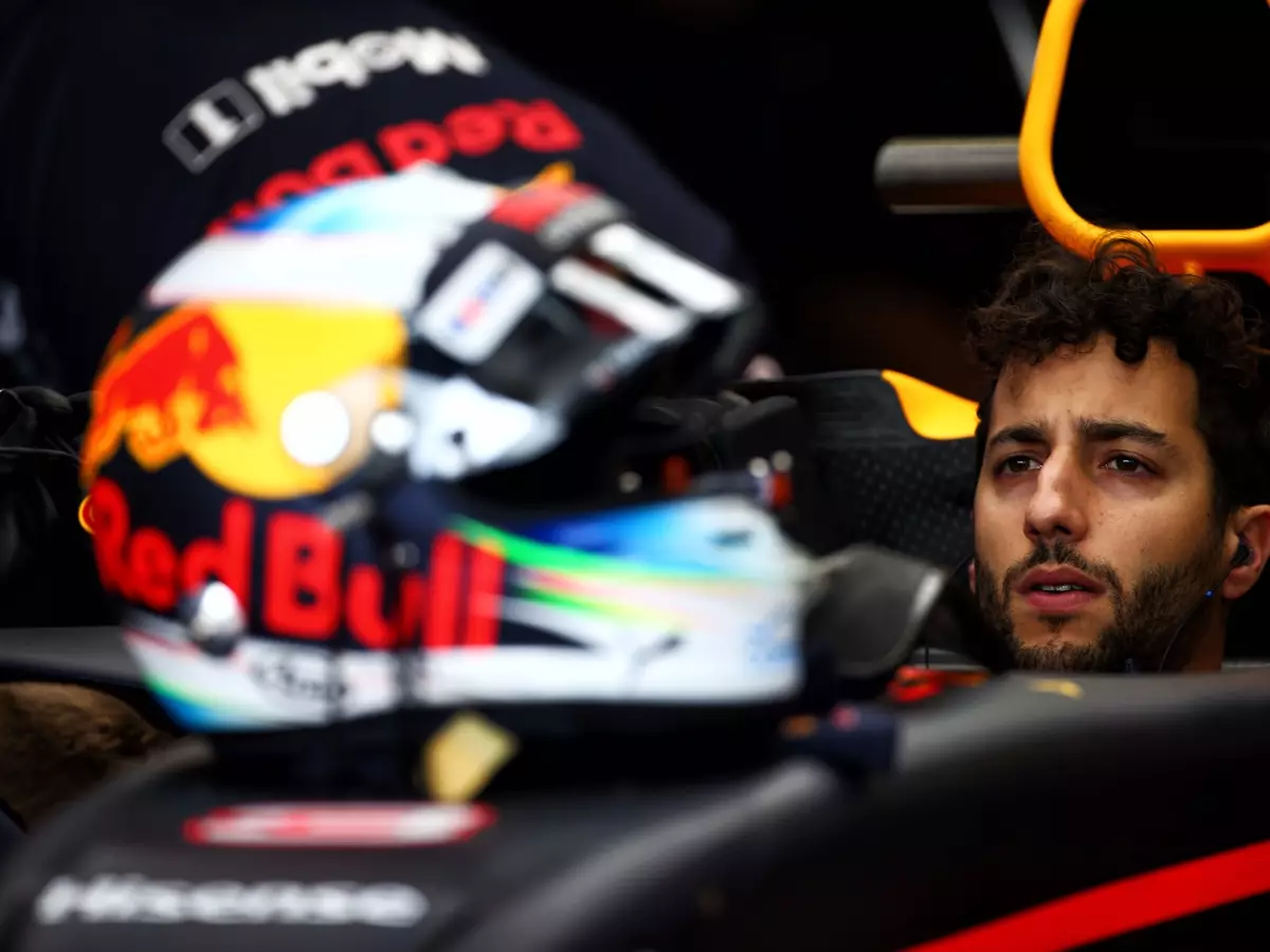 Daniel Ricciardo Foto zur News: Daniel Ricciardo: "Mercedes immer noch das schnellste Paket"