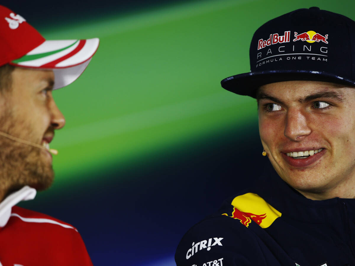 Foto zur News: Zu jung für Bier: Vettel nimmt Verstappen auf den Arm