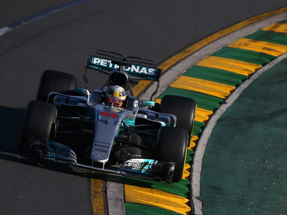 Lewis Hamilton Foto zur News: Piloten vom Formel-1-Reifen begeistert, nur Hamilton nicht...