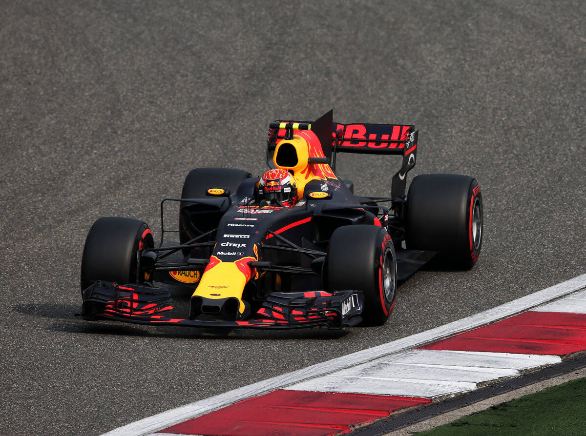 Foto zur News: Klatsche für Red Bull: Verstappen nächstes Renault-Opfer